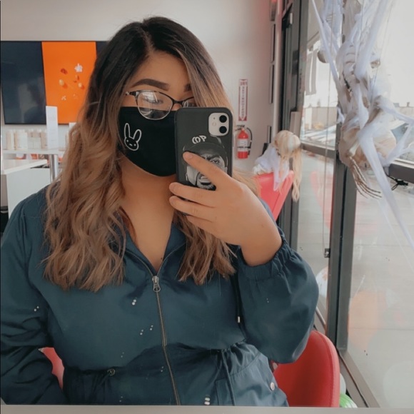 Meet your Posher, Janet - Picture 2 of 4